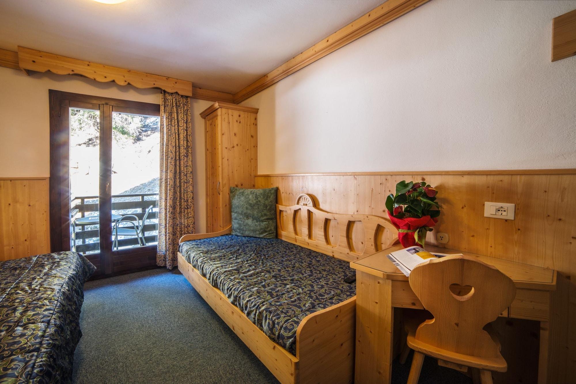 Hotel Cime D'Oro 마돈나 디 캄필리오 외부 사진