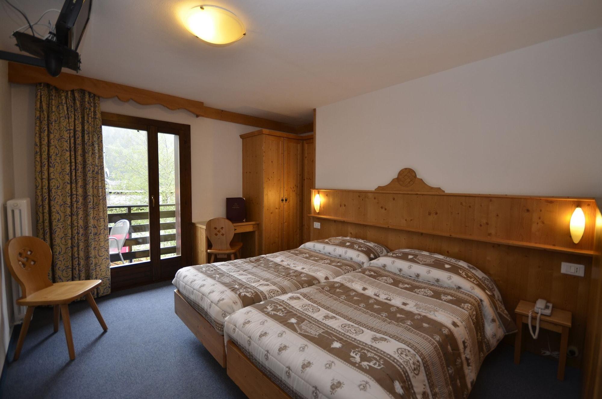 Hotel Cime D'Oro 마돈나 디 캄필리오 외부 사진
