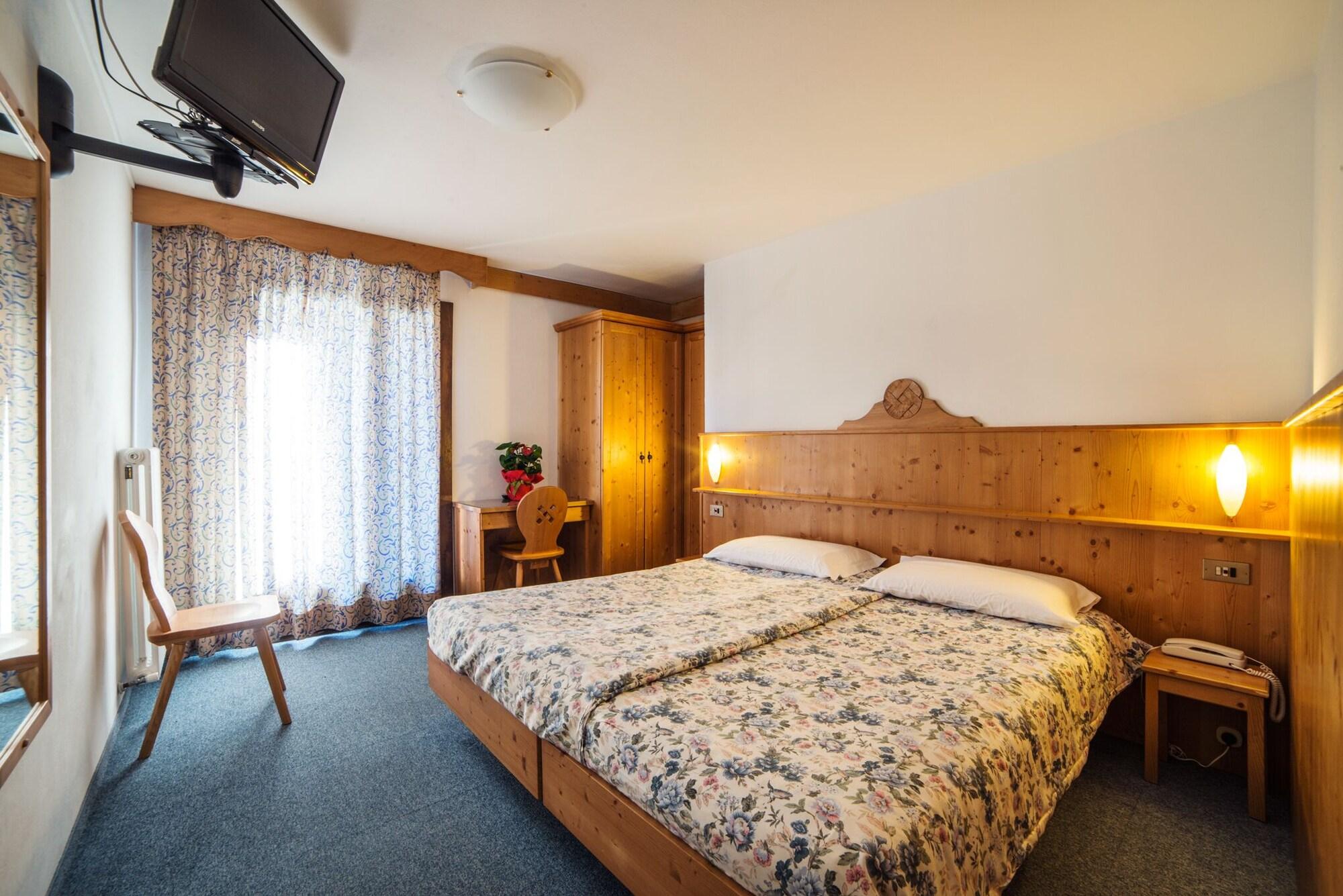 Hotel Cime D'Oro 마돈나 디 캄필리오 외부 사진