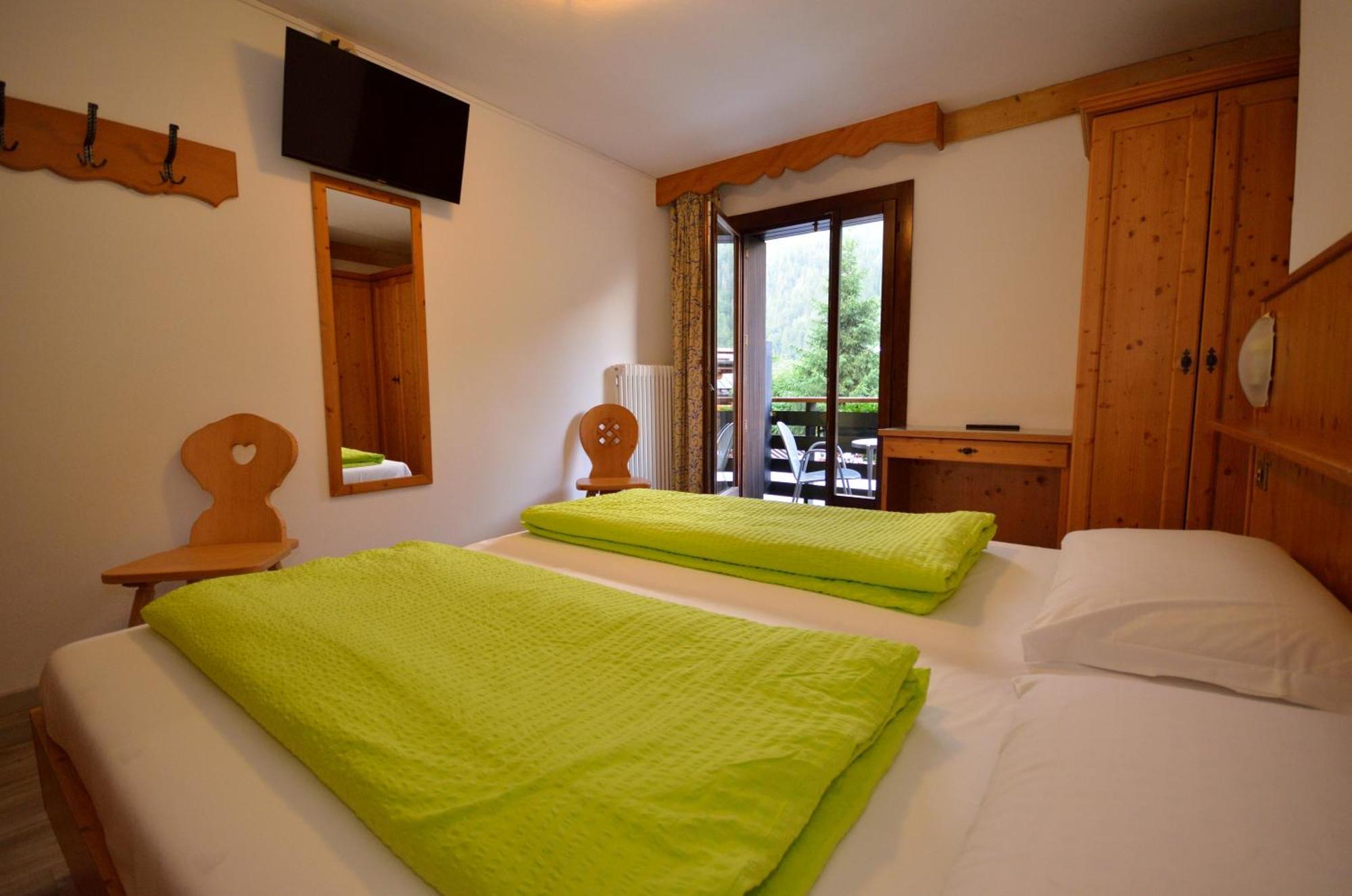 Hotel Cime D'Oro 마돈나 디 캄필리오 외부 사진