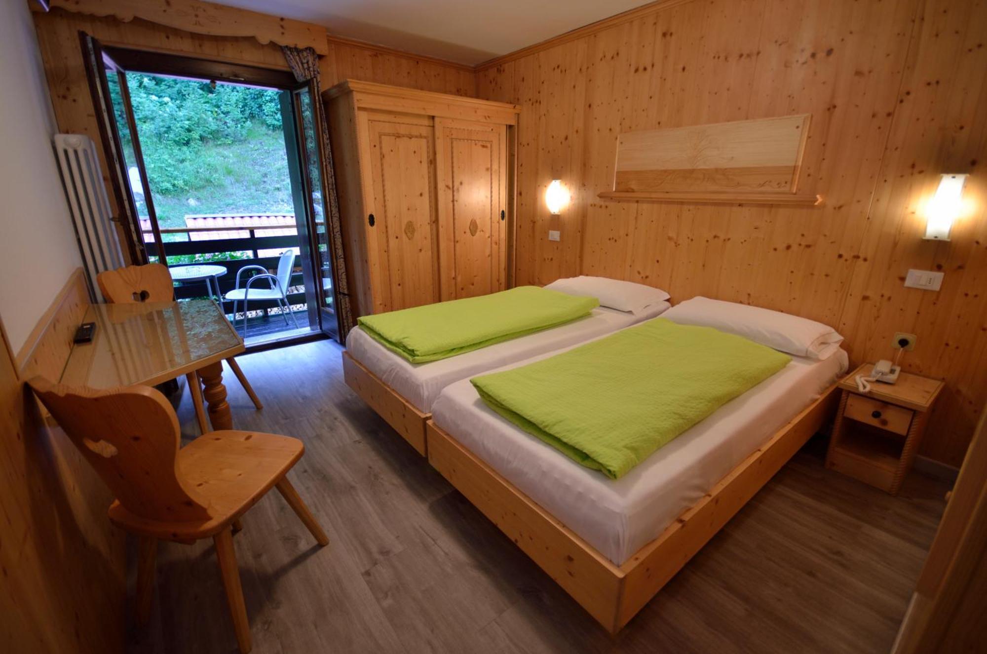 Hotel Cime D'Oro 마돈나 디 캄필리오 외부 사진