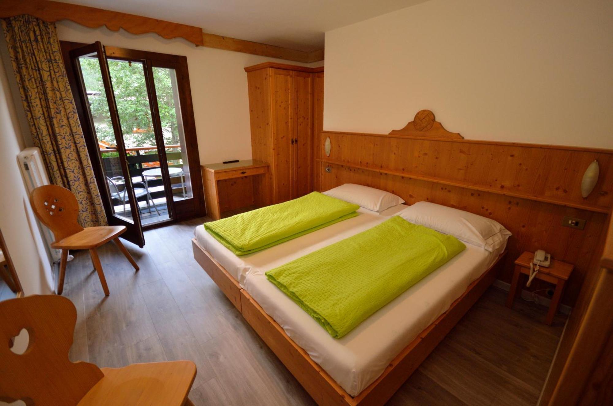 Hotel Cime D'Oro 마돈나 디 캄필리오 외부 사진