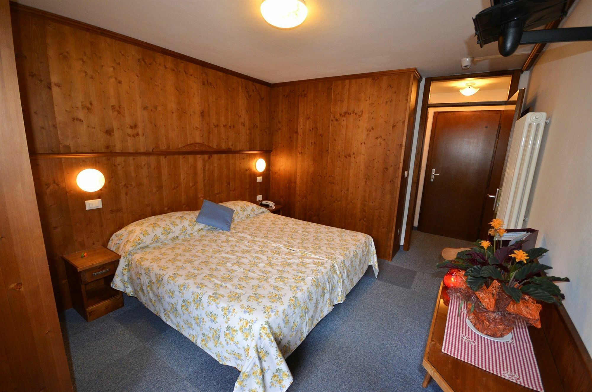 Hotel Cime D'Oro 마돈나 디 캄필리오 외부 사진